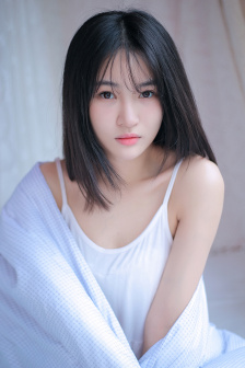 《年轻女教师1》在线播放